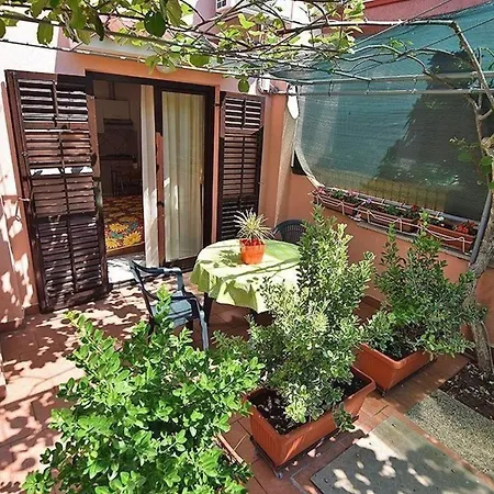 In Mit Eigenem Balkon Pula