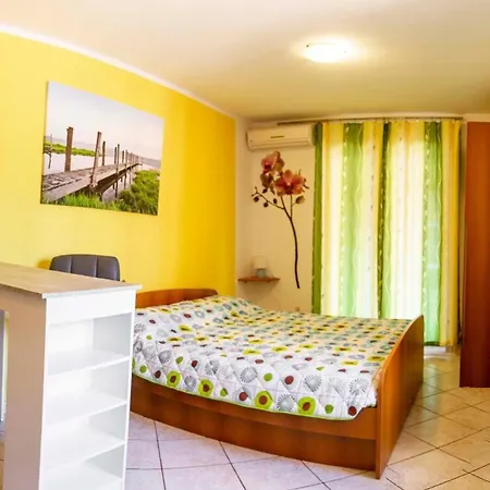 Appartement In Mit Eigenem Balkon *